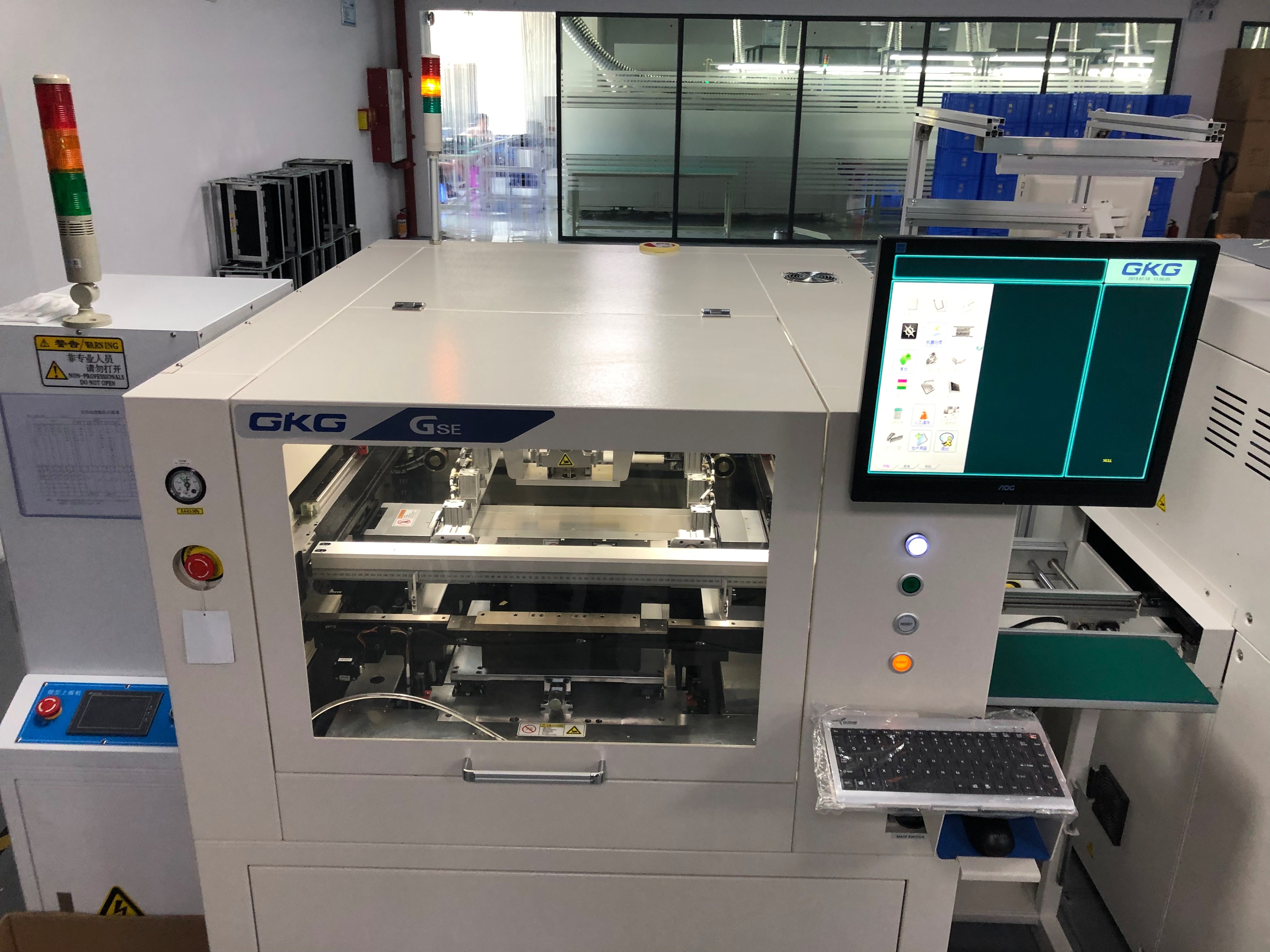 SMT的錫膏印刷機簡述 SMT,SMT包工包料,SMT代工代料,SMT工廠,SMT加工,SMT貼片,SMT貼片加工,電子加工廠,廣州SMT,廣州電子加工廠,廣州貼片加工,貼片加工,smt廠,smt電子廠,smt之家,專業smt,smt專業貼片打樣,smt快速打樣,smt生產廠家,深圳smt廠家,東莞smt貼片生產,貼片smt廠,成都smt貼片,廣東smt,福建smt貼片,浙江smt,天津smt貼片,smt電子公司,smt制造,北京smt貼片廠