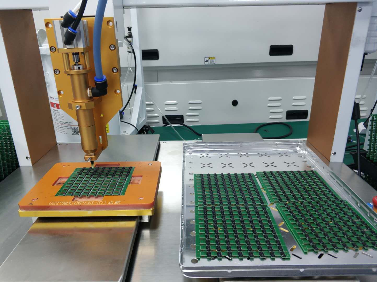 專業(yè)SMT貼片膠環(huán)氧樹脂灌封膠點膠加工 專業(yè)SMT貼片膠環(huán)氧樹脂灌封膠點膠加工